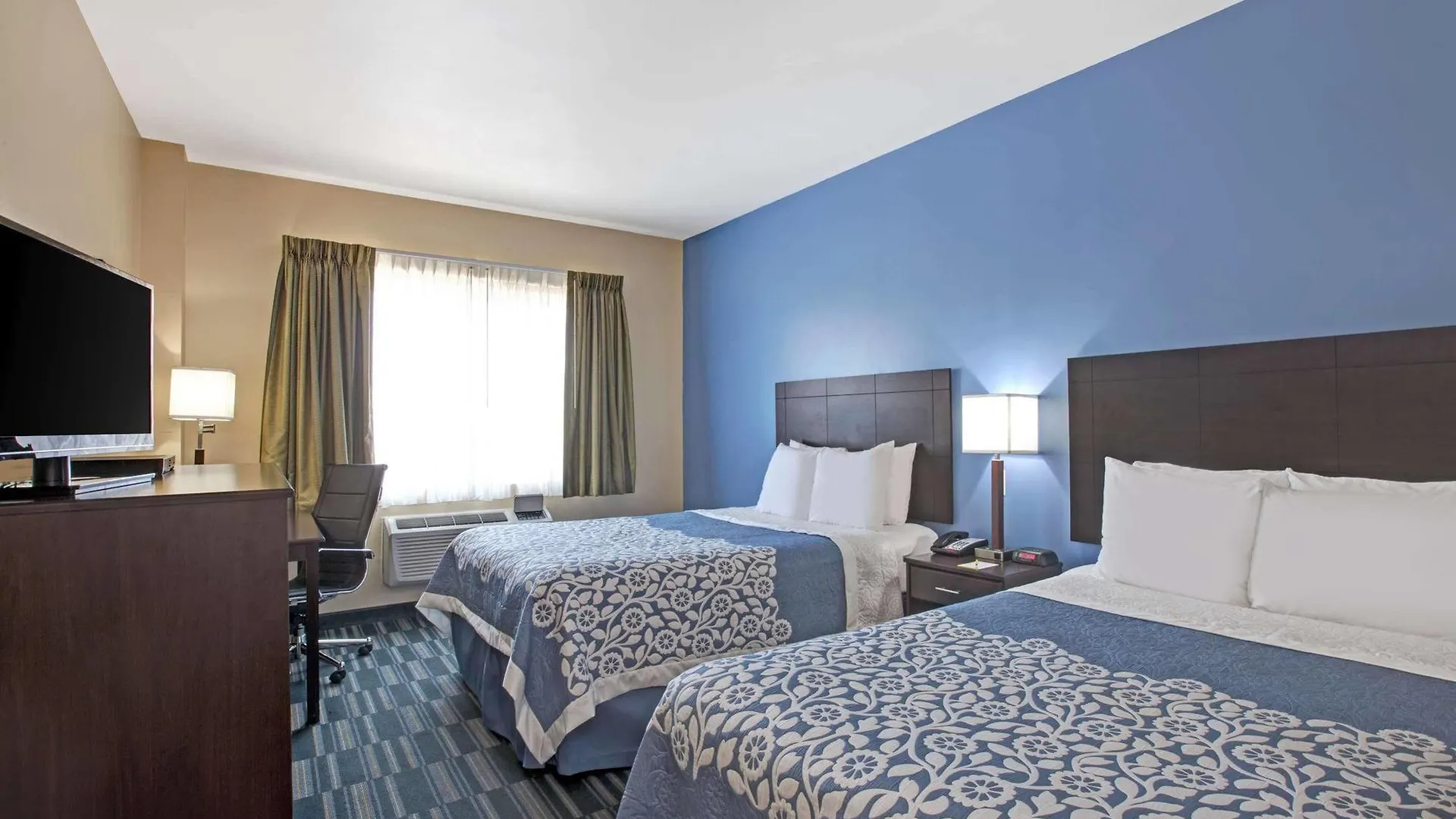 Days Inn & Suites By Wyndham Ozone Park/Jfk Airport New York 2*,